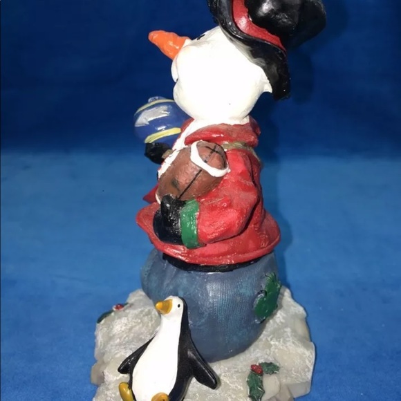 ⭐️🌸All Star Snowman Football Player Resin Figurine - Picture 2 of 11